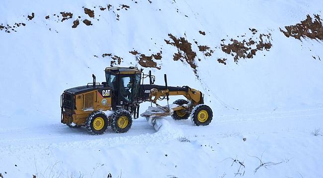 Malatya'da kardan kapanan 450 mahallenin yolu açıldı