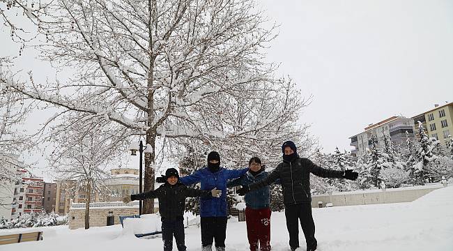 Malatya'da Kar Sevinçle Karşılandı