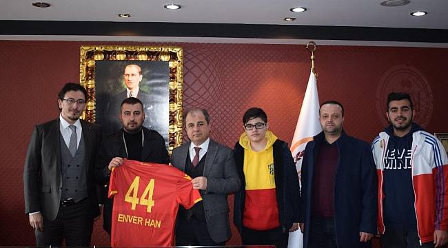 Malatyaspor Taraftarlar Derneği Başkan Han'ı Onursal Üye Yaptı