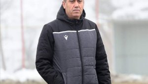 Özdeş'i Futbolcular İstifadan Vazgeçirdi