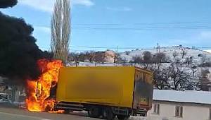 Tır Seyir Halindeyken Alev Aldı