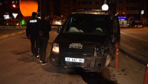 Adliye Kavşağında Trafik Kazası: 2 Yaralı