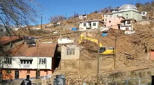 Doğanyol�da Hasarlı Evler Yıkılmaya Başlandı Güncel Malatya Tarafsız