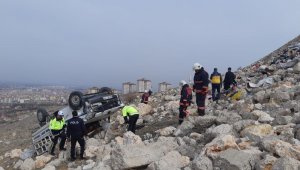 Kamyon Şarampole Devrildi: 1 Ölü