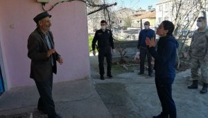 Kaymakam Büyüknalçacı, Yaşlılara İhtiyaçlarını Kendi Götürdü