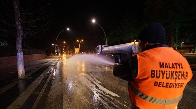 Malatya'da Caddeler Dezenfekte Ediliyor