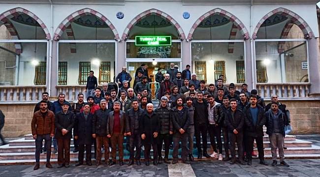 Şehitler için sabah namazında buluştular