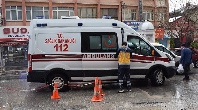 Sokakta Yere Yığılan Yaşlı Adam Polis ve Sağlık Ekiplerini Alarma Geçirdi