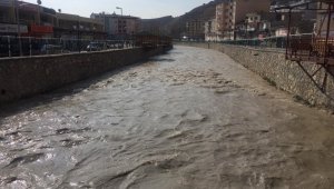 Tohma Çayında Çamur Akıyor