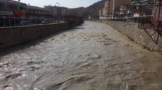 Tohma Çayında Çamur Akıyor