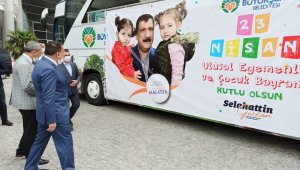 Büyükşehir Belediyesi Evlere Türk Bayrağı Dağıtıyor