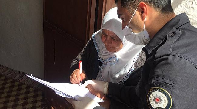 Darende'de Polis ekipleri yaşlıların ihtiyaçlarını karşılıyor