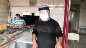 Doğanşehir'de Esnafa Koruyucu Siper Maske Dağıtılıyor