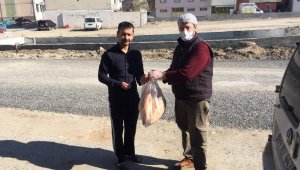 Doğanşehir'de Fırıncılar Ekmekleri Evlere Götürüyor