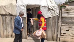 Kızılay, İftar Öncesi Vatandaşlara Ücretsiz Ekmek Dağıttı