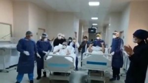 Koronavirüsü Yenen 2 Kişi Daha Alkışlarla Taburcu Edildiler