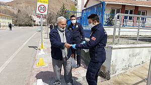 Kuluncak Belediyesi Ücretsiz Maske ve Eldiven Dağıttı