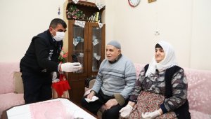 Malatyalı Yaşlı Çiften Duygulandıran Bağış