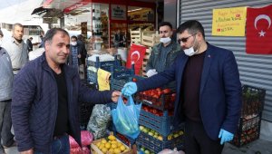 Pazarcı esnafından örnek davranış