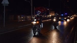 Polislere Alkışlı Kutlama