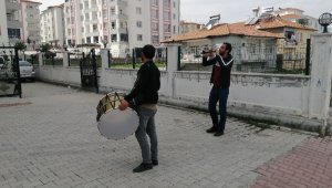Vatandaşlara Davullu Zurnalı Moral