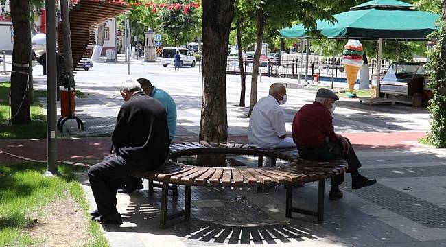 65 Yaş ve Üstü Vatandaşlar İkinci Kez Sokağa Çıktı