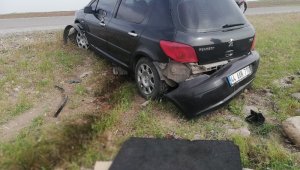 Arguvan'da Otomobil Şarampole Devrildi
