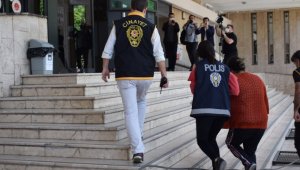 Bir Çocuk Annesi Şiddet Gördüğü Kocasını Öldürdü