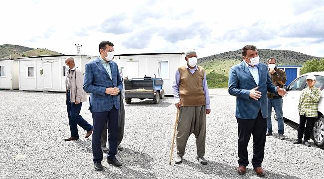 Gürkan ve Tüfenkci, Depremzedeleri Ziyaret Etti