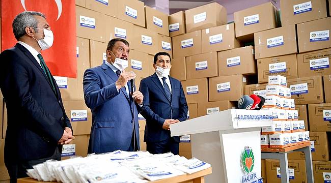 Malatya Büyükşehir Belediyesine 600 Bin Maske Teslim Edildi