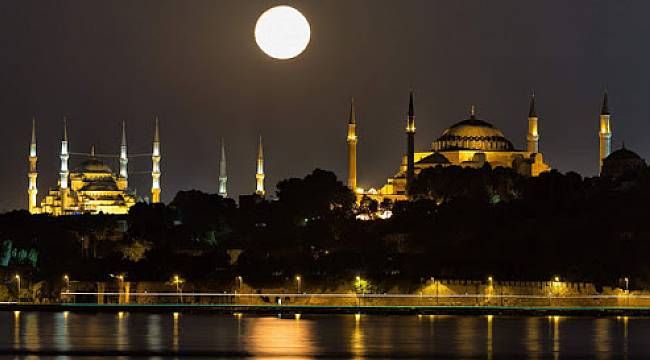 Mülk Suresi Okunuşu, Anlamı ve Faziletleri