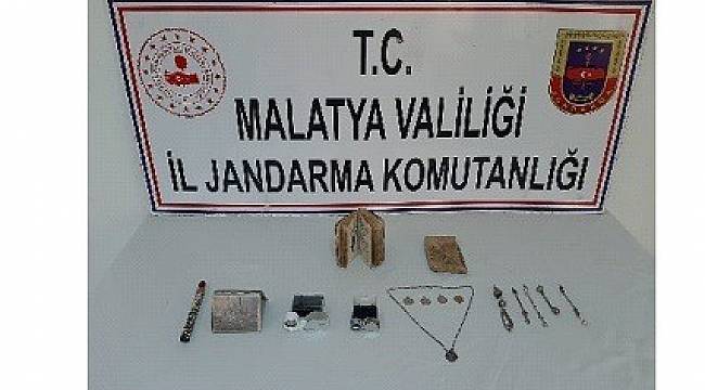 Akçadağ'da Kaçak Tarihi Eserler Ele Geçirildi