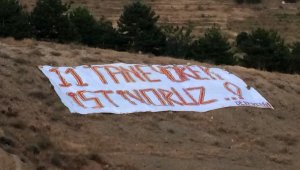 Derebeylerinden Pankartlı Tepki