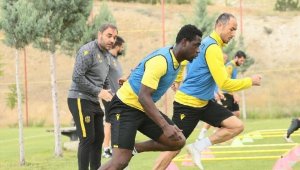 Hikmet Karaman Futbolcularına Nefes Aldırmıyor