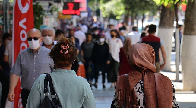 Kısıtlama Kalkınca Caddeler Doldu