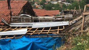 Şiddetli Fırtına Çatıları Uçurdu
