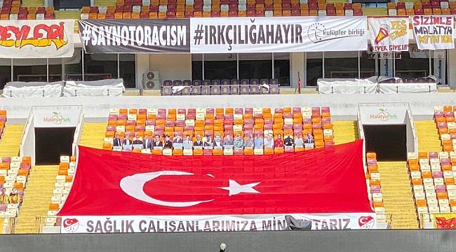 YMS Tribünleri Ünlü İsimlerle Doldurdu