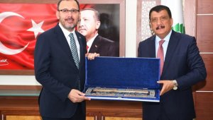 Bakan Kasapoğlu'na Fahri Hemşehrilik Beratı Verildi