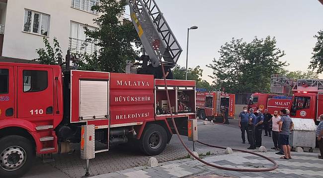 Çöşnük Mahallesinde Çatı Yangını