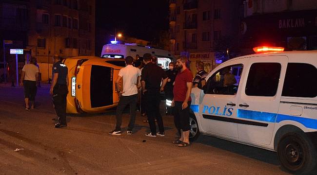 Devrilen otomobilden burnu bile kanamadan çıktı