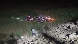 Dilek Yolunda Otomobil Şarampole Uçtu: 6 Yaralı