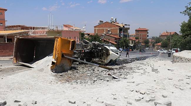 Freni Patlayan Hafriyat kamyonu ortalığı savaş alanına çevirdi