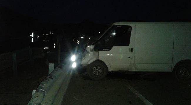 Hekimhan'da Minibüs Bariyerlere Çarptı: 1 Ölü, 1 Yaralı