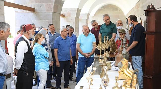 İlk antika pazarı Kervansaray'da açıldı