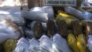 Jandarma Ekipleri 8 Bin 500 Kilogram Tütün Ele Geçirdi