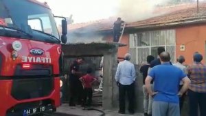 Melekbaba Mahallesinde Ev Yangını