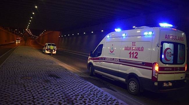 Alt geçitte trafik kazası: 2 yaralı