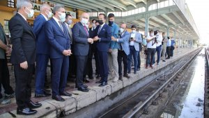 Bakanı Karaismailoğlu'ndan Yeşilyurt'a ray müjdesi
