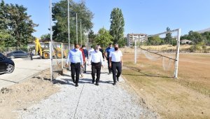 Başkan Çınar, yeni futbol sahasını inceledi