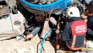 Hekimhan'da Traktörün altında kalan sürücü öldü